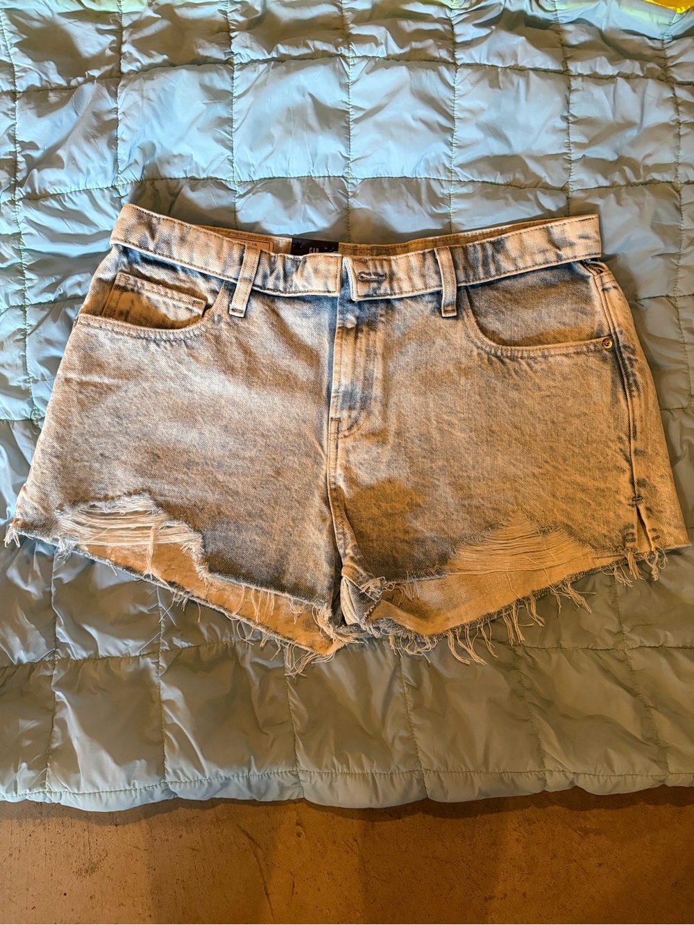 NWT GAP Light Blue Distressed Denim Cutoff Shorts low rise beach shorts size 10